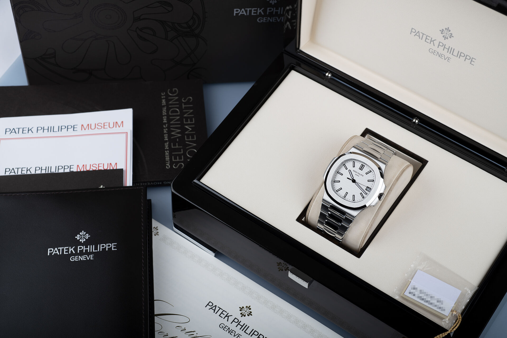 ref 5711/1A-011 | Box & Certificate | Patek Philippe Nautilus