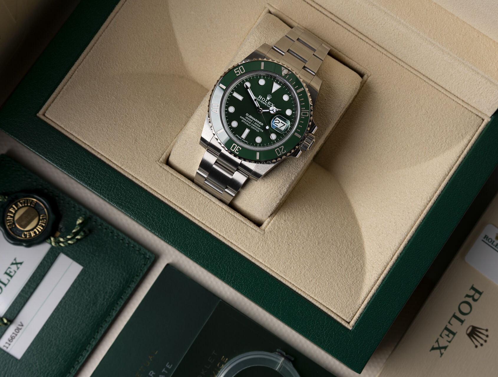 ref 116610LV | 116610LV - Hulk | Rolex Submariner Date