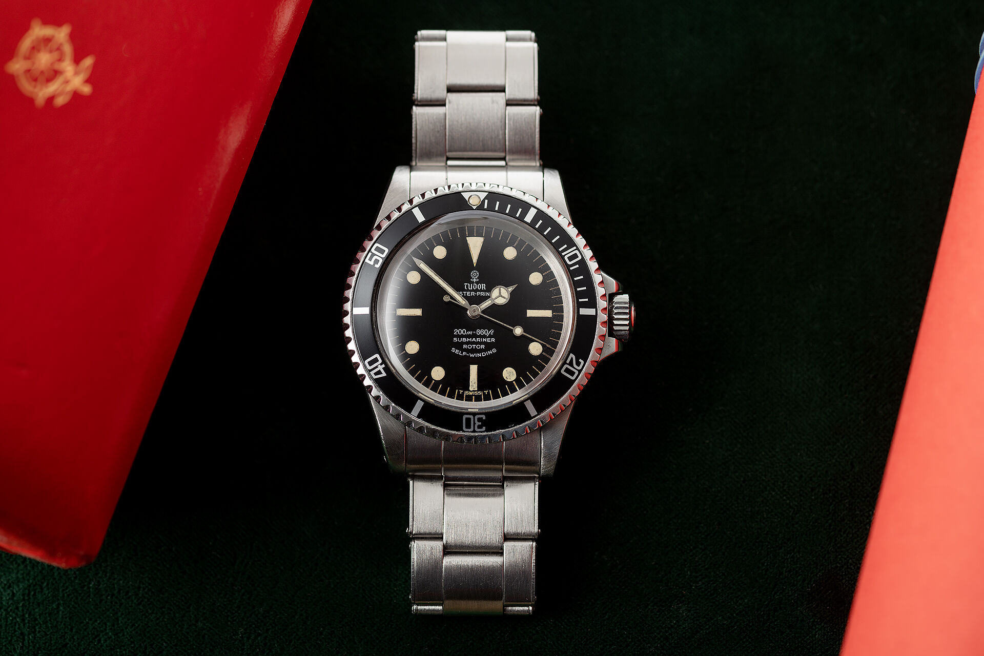 ref 7928 | White Depth Rating | Tudor Submariner