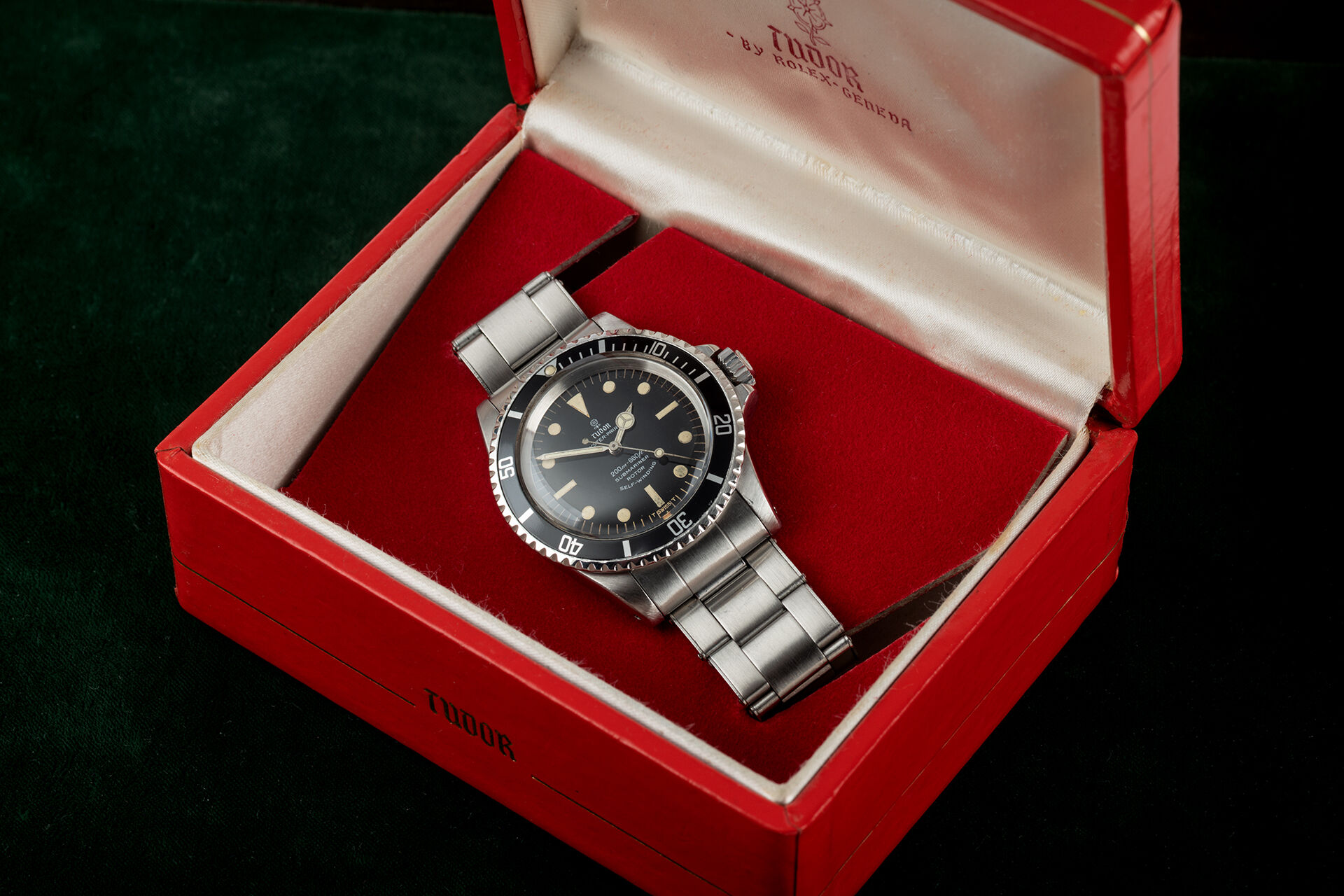 ref 7928 | White Depth Rating | Tudor Submariner