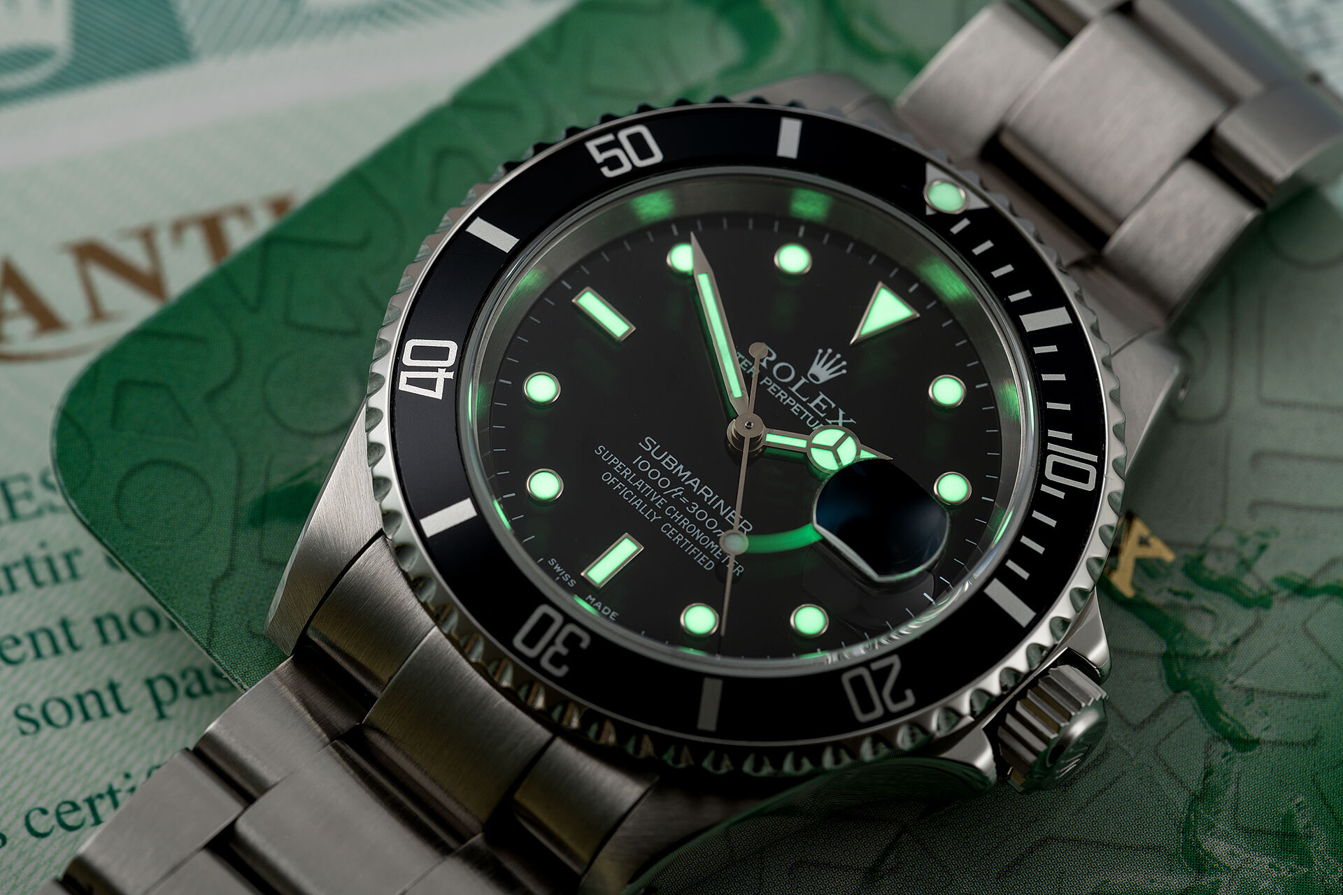 ref 16610 | Box & Certificate | Rolex Submariner Date