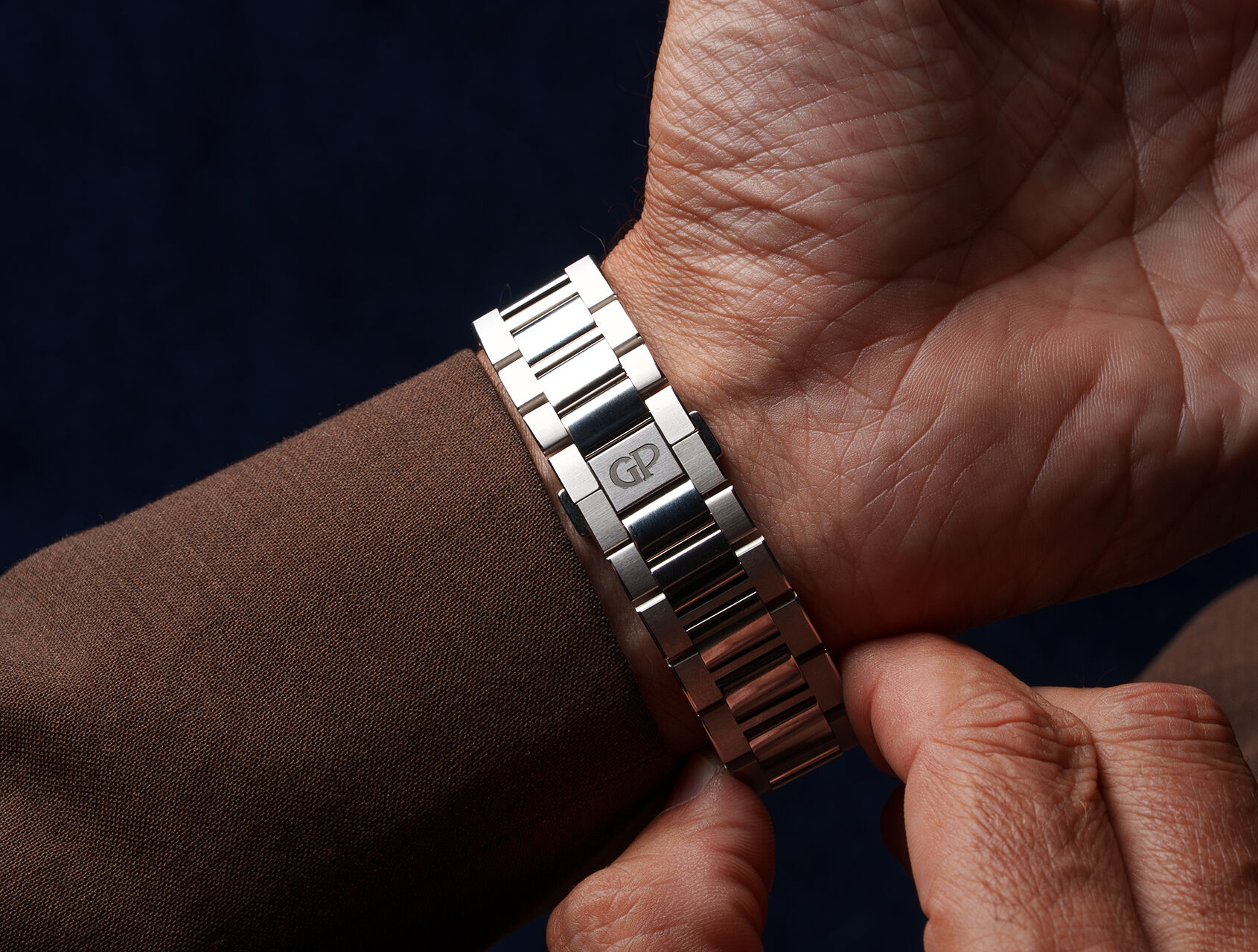 ref 81010-11-3592-1GM | Limited Edition - 50 Pieces | Girard-Perregaux Laureato