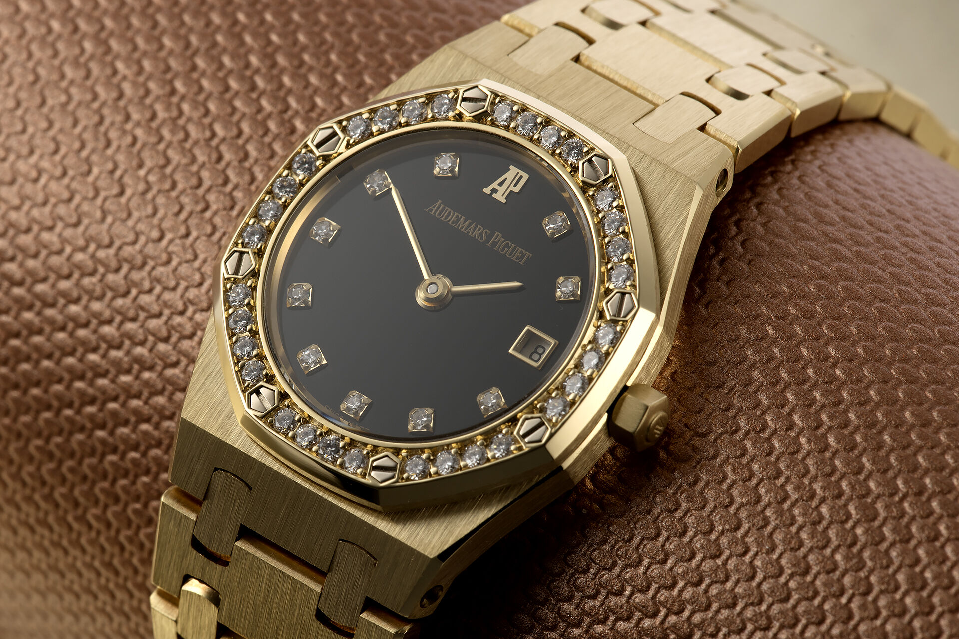 ref 66344BA.ZZ.0722BA.08 | Yellow Gold 'Diamond Dial' | Audemars Piguet Lady Royal Oak