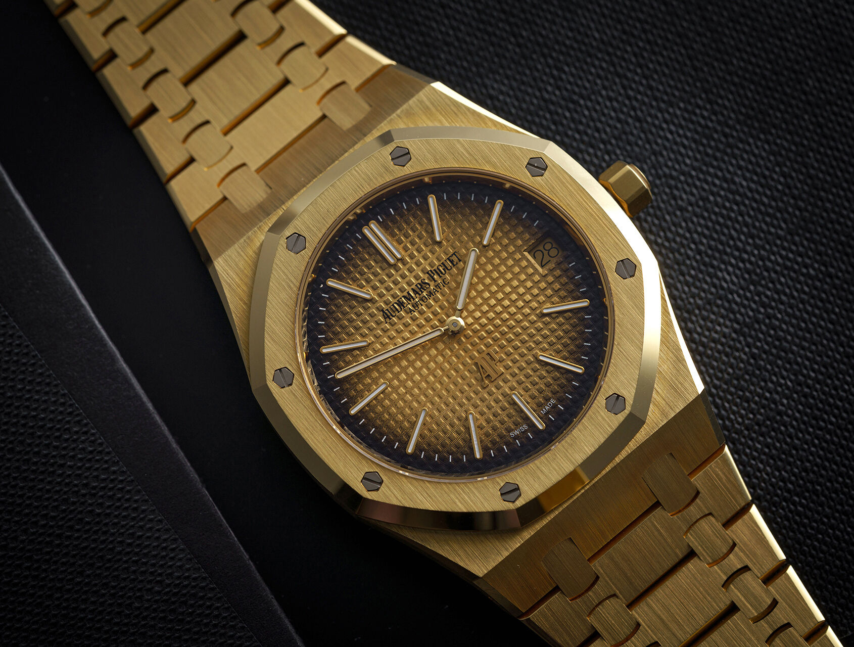 ref 16202BA.OO.1240BA.02 | 16202BA - Smoked Gold Dial  | Audemars Piguet Royal Oak