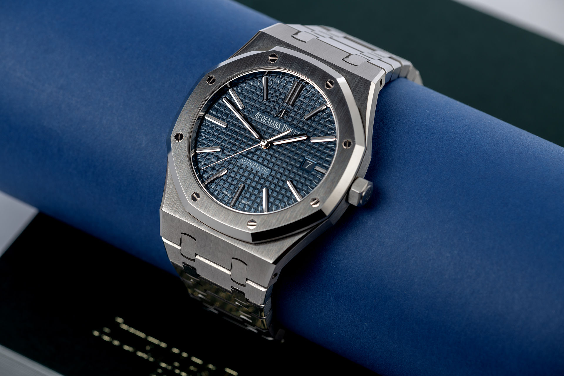 ref 15400ST.OO.1220ST.03 | 'Boutique Exclusive' Blue Dial  | Audemars Piguet Royal Oak