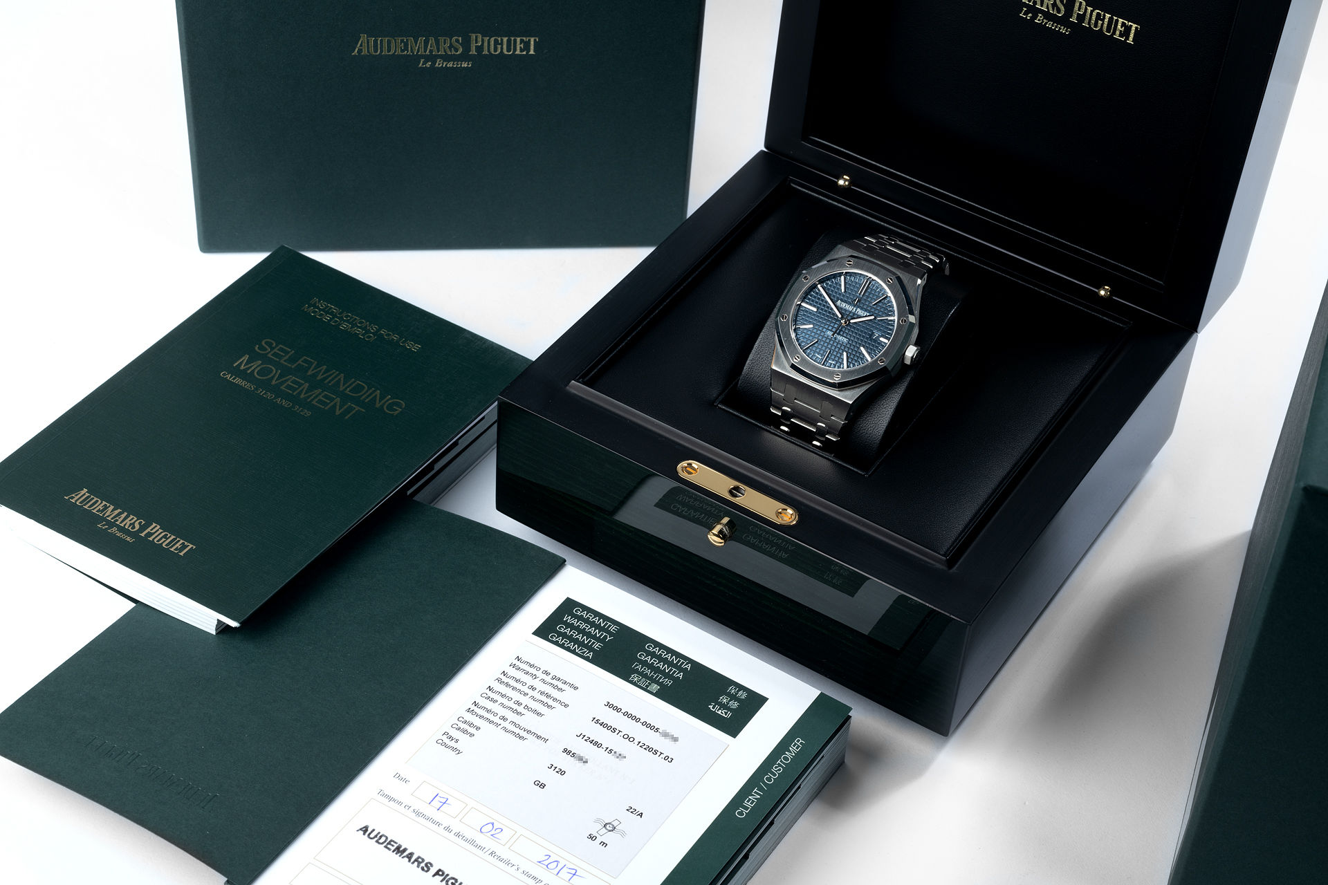 ref 15400ST.OO.1220ST.03 | 'Boutique Exclusive' Blue Dial  | Audemars Piguet Royal Oak