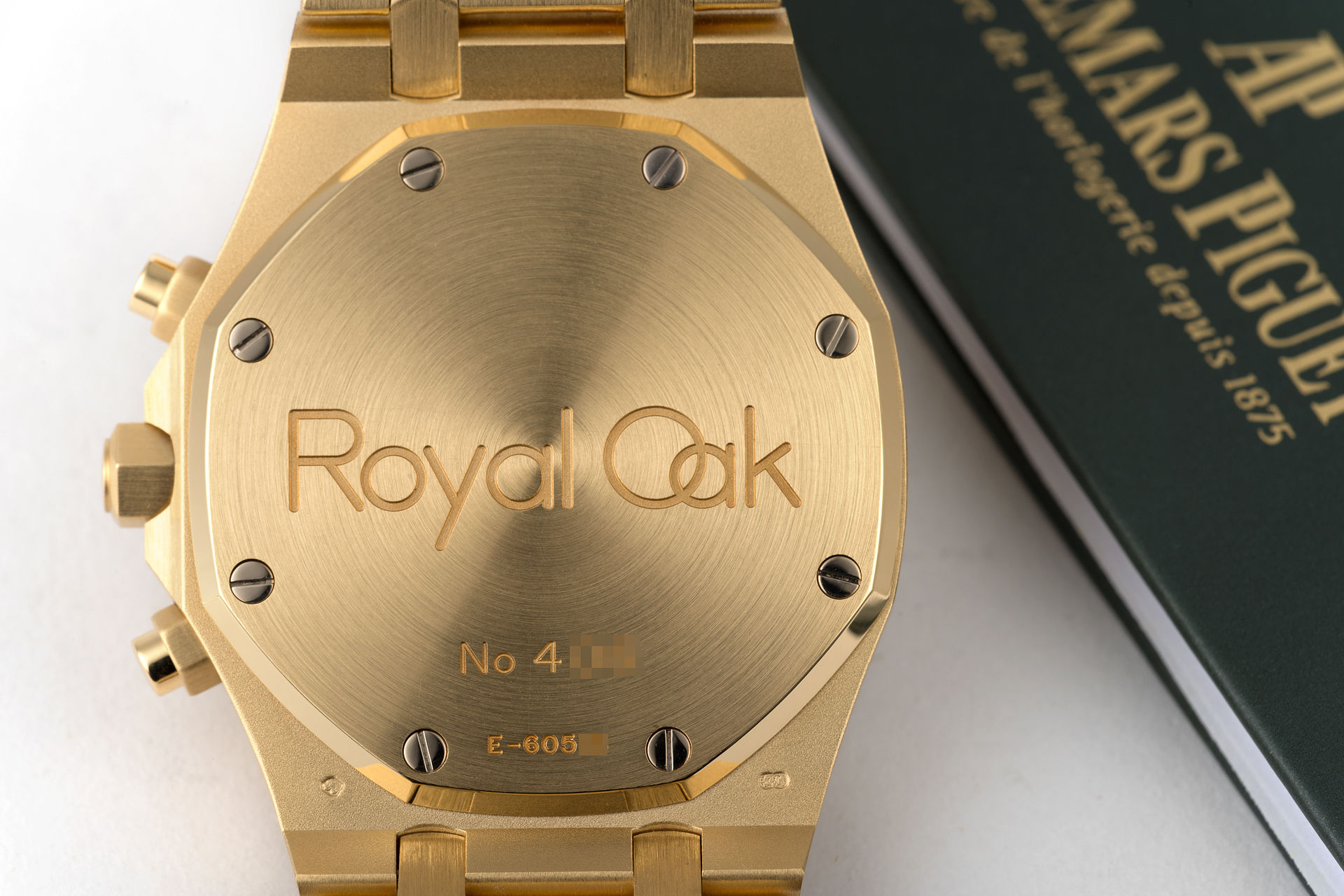 ref 25960BA/O/1185BA/01 | 18ct Yellow Gold 'AP Warranty' | Audemars Piguet Royal Oak Chronograph