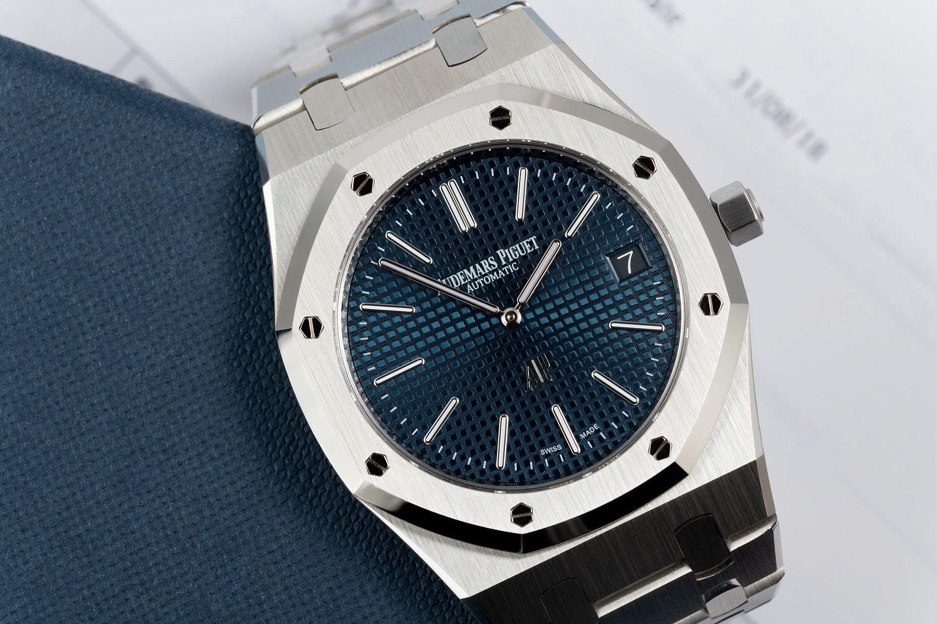 39mm "Extra-Thin"  | ref 15202ST.OO.1240ST.01 | Audemars Piguet Royal Oak Jumbo