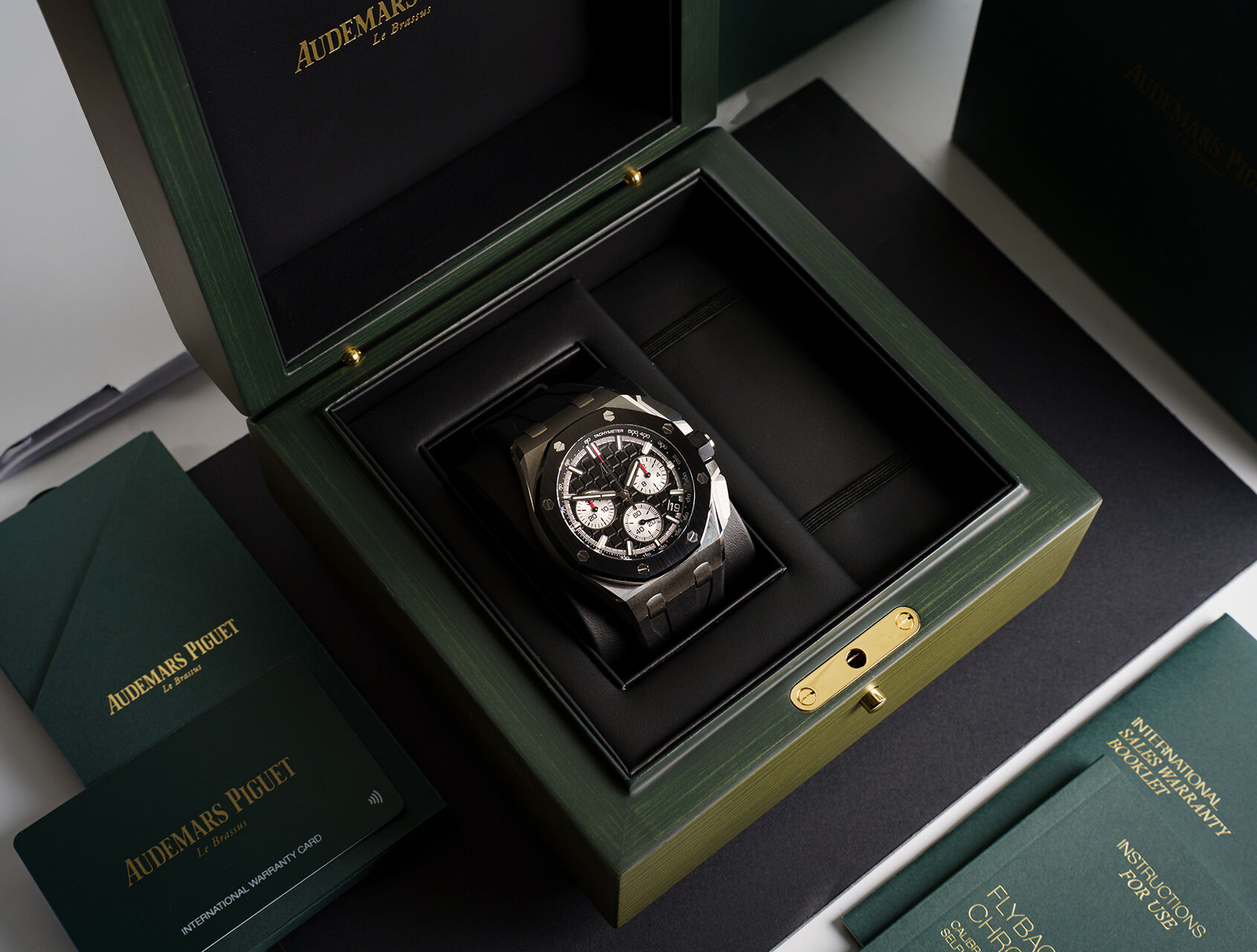 ref 26420SO.OO.A002CA.01 | 26420SO - Box & Certificate | Audemars Piguet Royal Oak Offshore