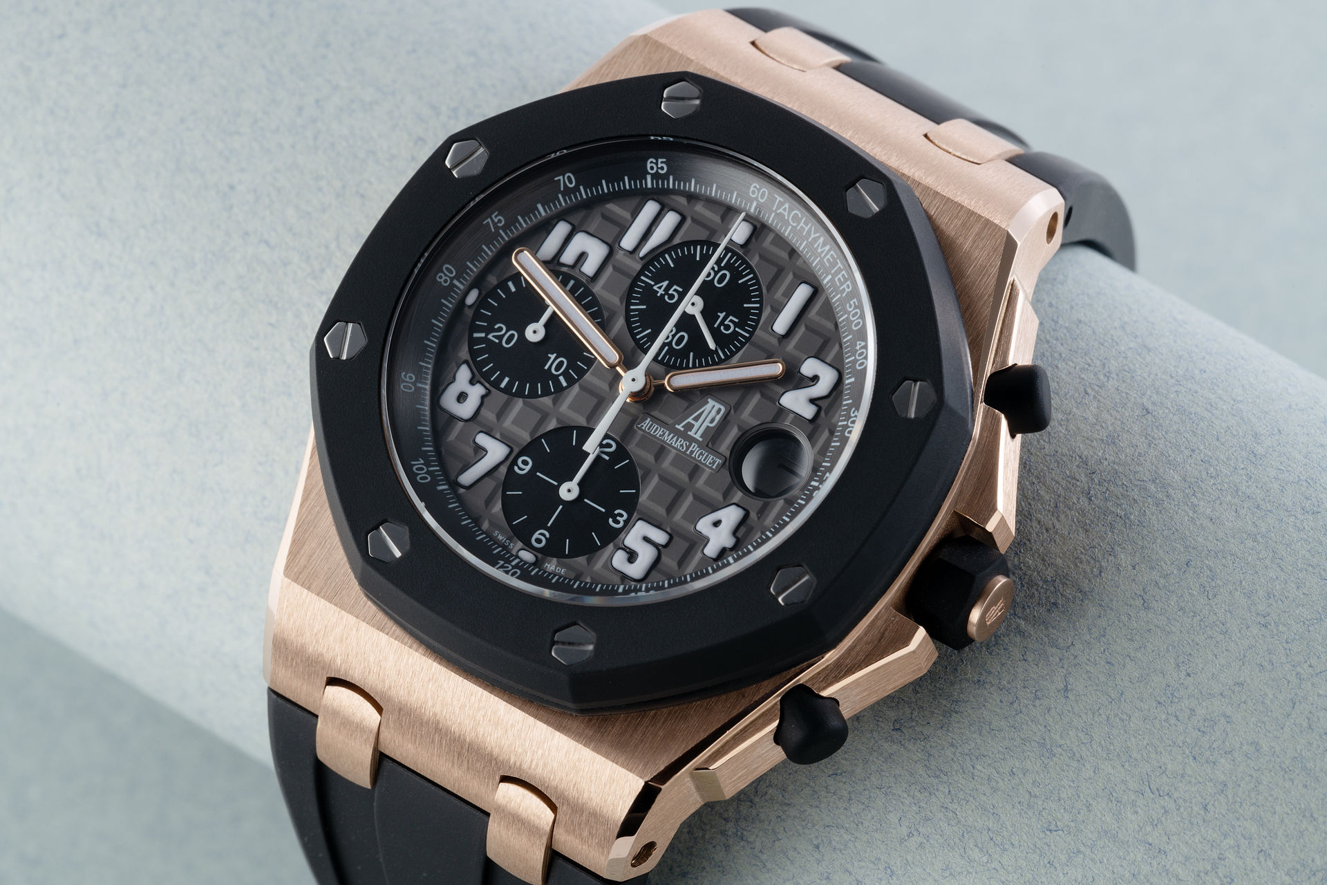 ref 25940OK.OO.D002CA.01 | Rose Gold Rubber-Clad 'Under AP Warranty'  | Audemars Piguet Royal Oak Offshore