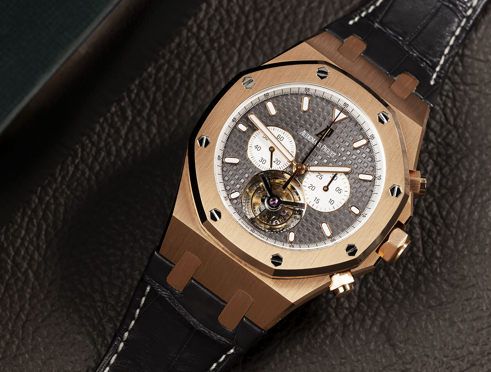 ref 25977OR.OO.D005.CR.01 | Rose Gold Chronograph | Audemars Piguet Royal Oak