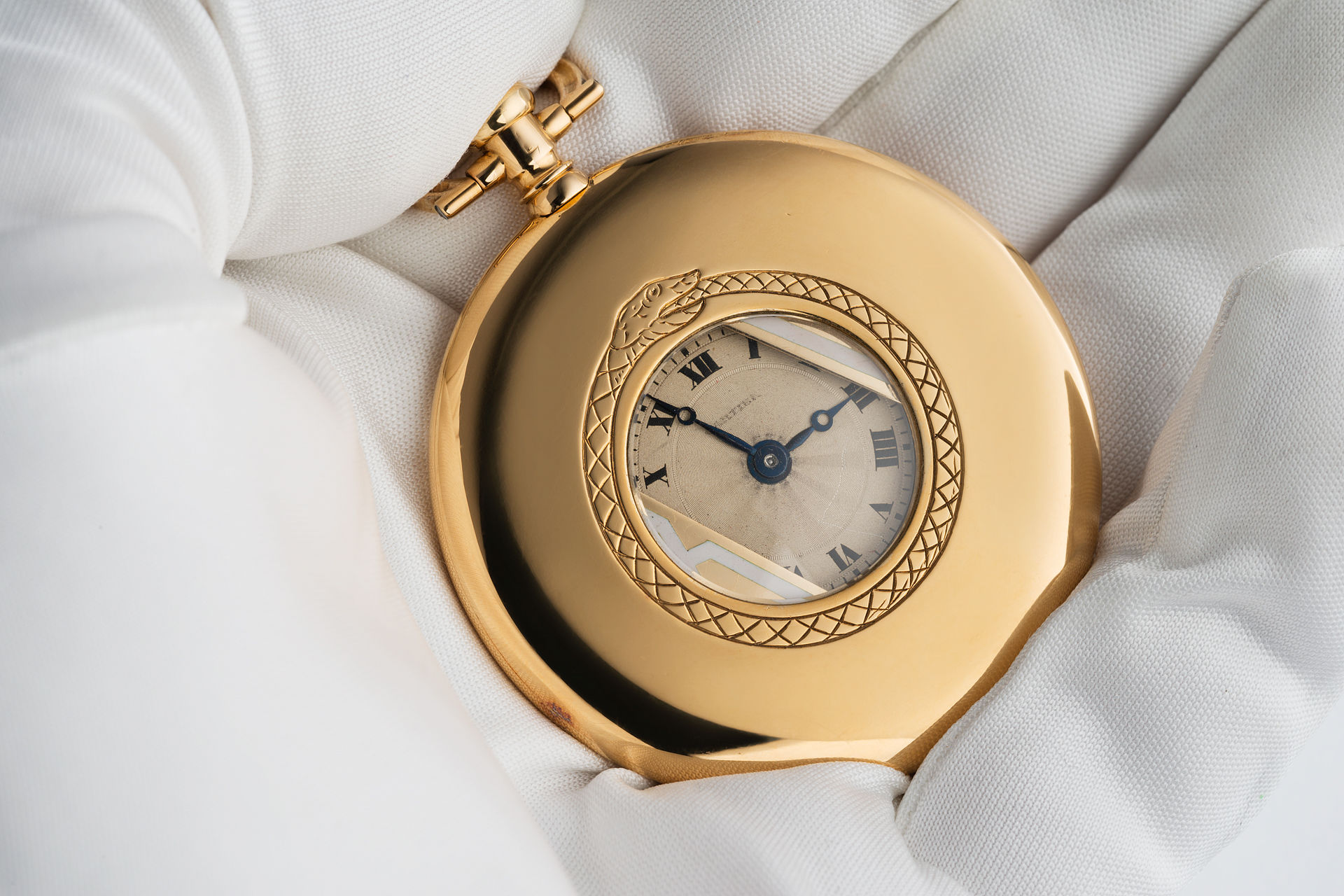 ref 1200 | 'Guillotine' Yellow Gold | Cartier Shutter Pocket Watch