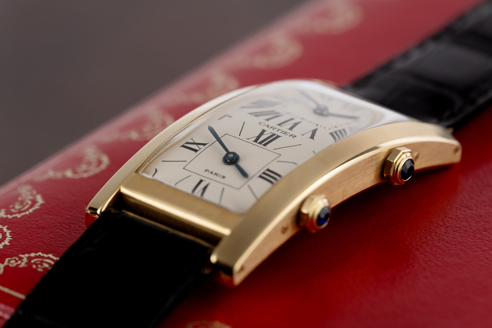  | Twin Mechnical Movements | Cartier Tank Cintrée Dual-Time