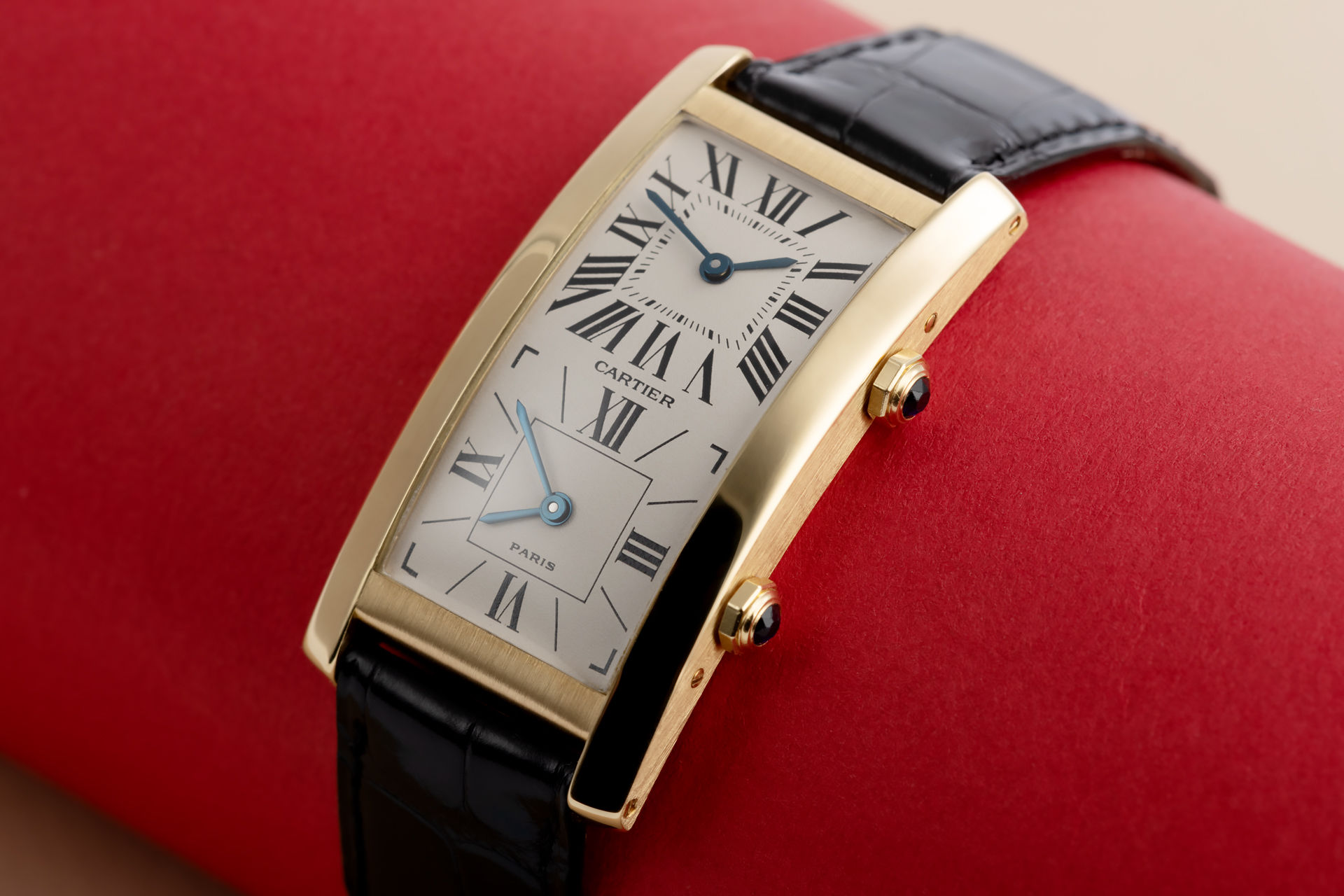  | Twin Mechnical Movements | Cartier Tank Cintrée Dual-Time