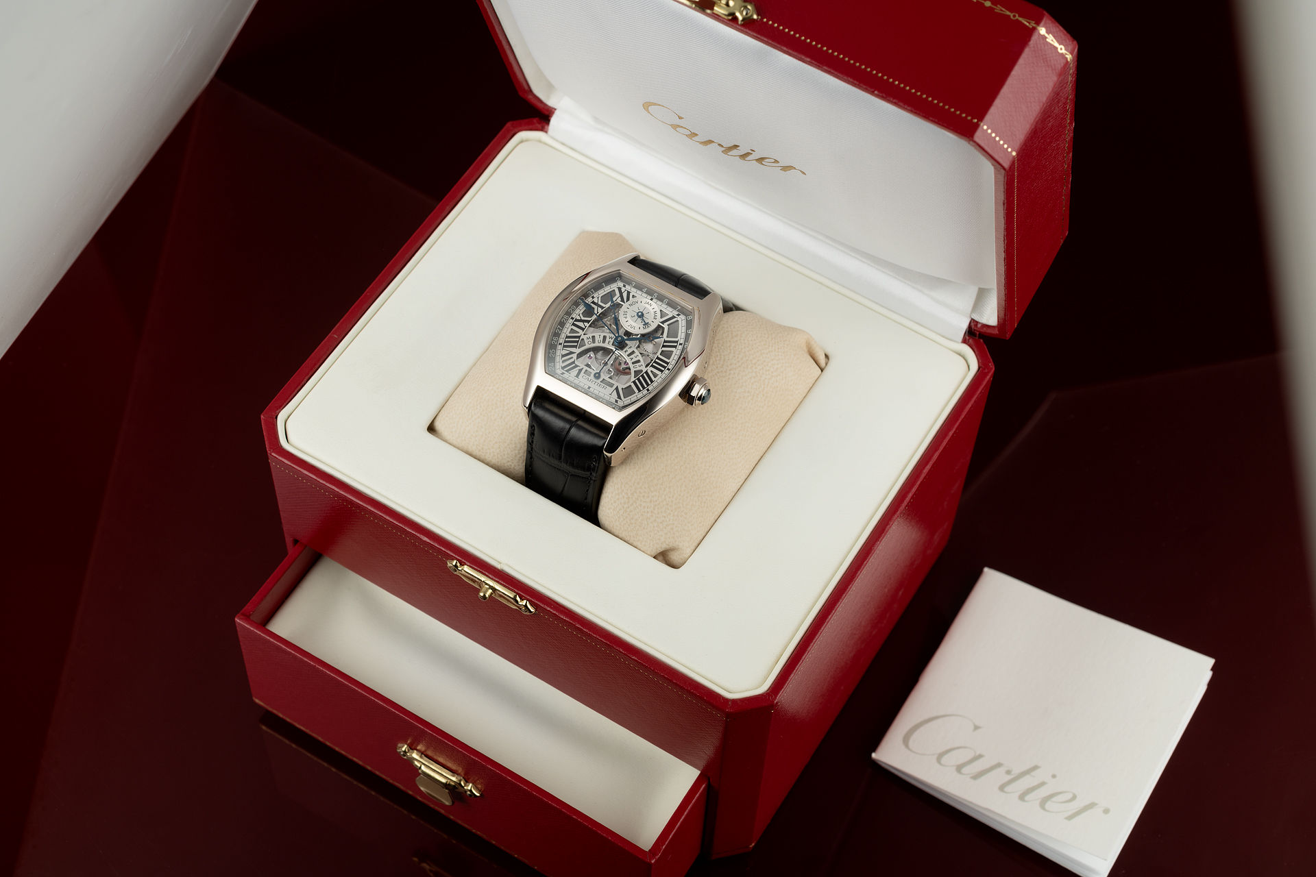 ref W1580048 | White Gold 'Skeleton'  | Cartier Tortue Perpetual