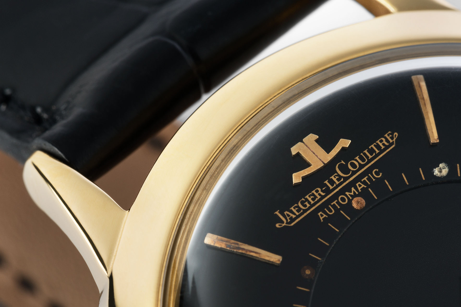 ref E855 | Alarm Watch - Vintage 18ct Gold | Jaeger-leCoultre Memovox