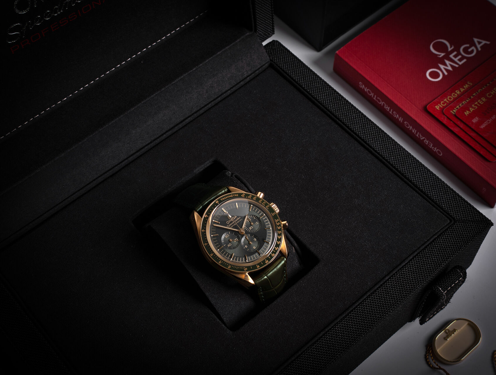 ref 310.63.42.50.10.001 | Moonshine | Omega Speedmaster