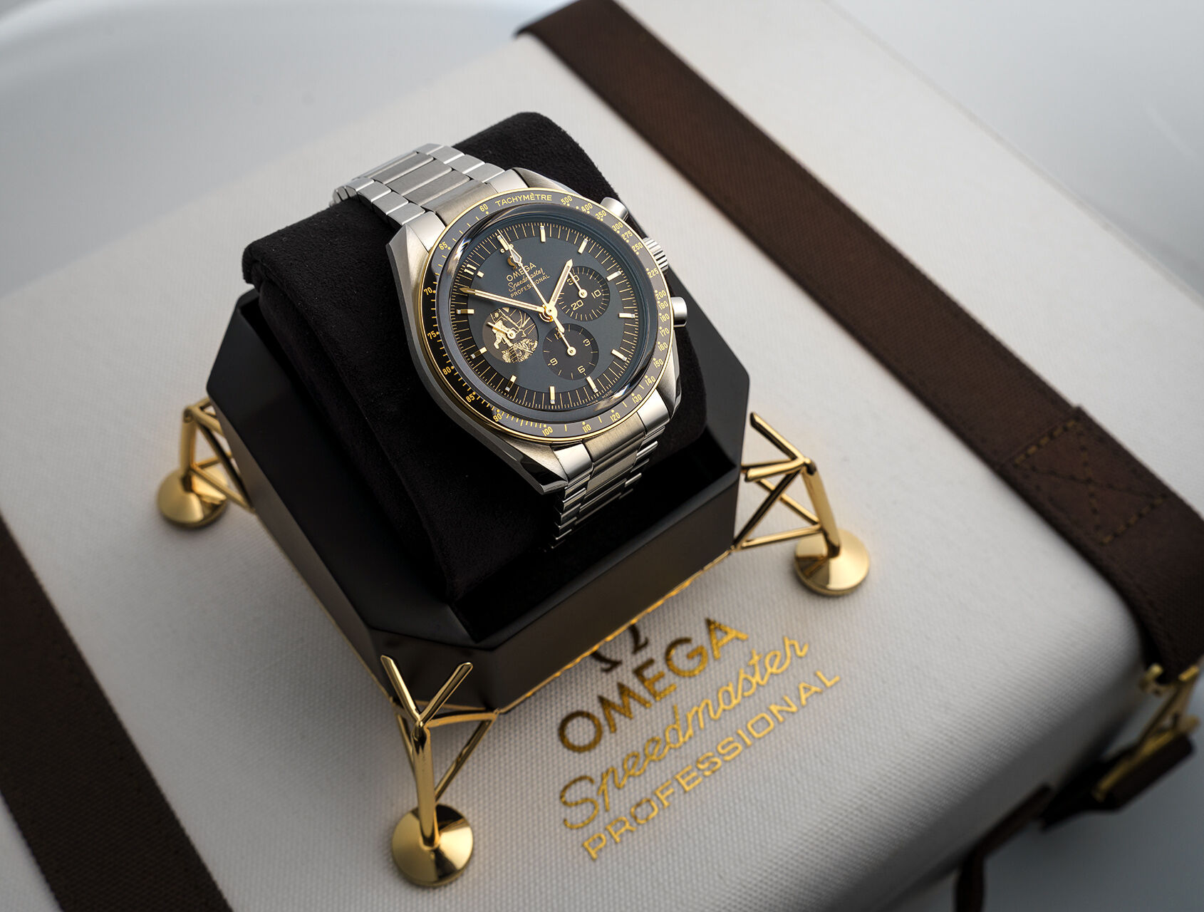 ref 31020425001001 | 50th Anniversary - Apollo II | Omega Speedmaster Professional