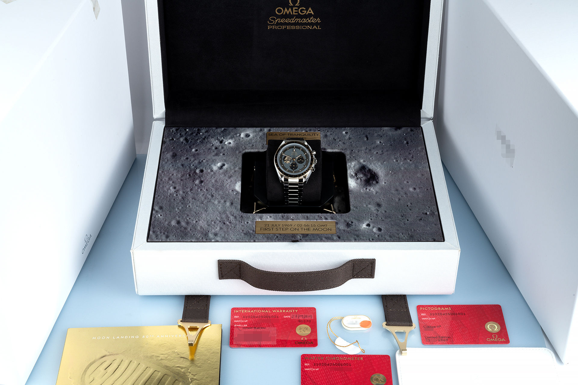 ref 31020425001001 | Brand New 'Unworn' | Omega Speedmaster Professional