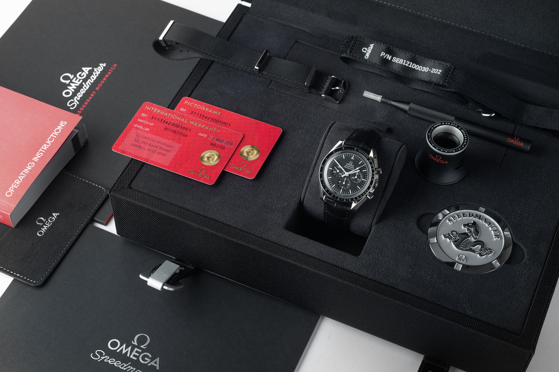 ref 311.33.42.30.01.001 | 'Nearly New' Full Set | Omega Speedmaster Professional