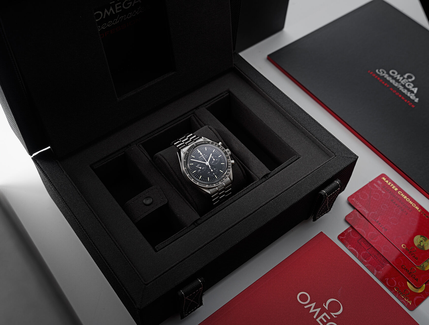 ref 31030425001002 | Sapphire Sandwich | Omega Speedmaster Professional