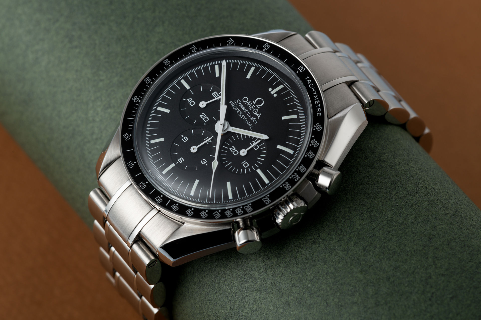 ref 311.30.42.30.01.005 | Unworn 'Full Set' | Omega Speedmaster Professional