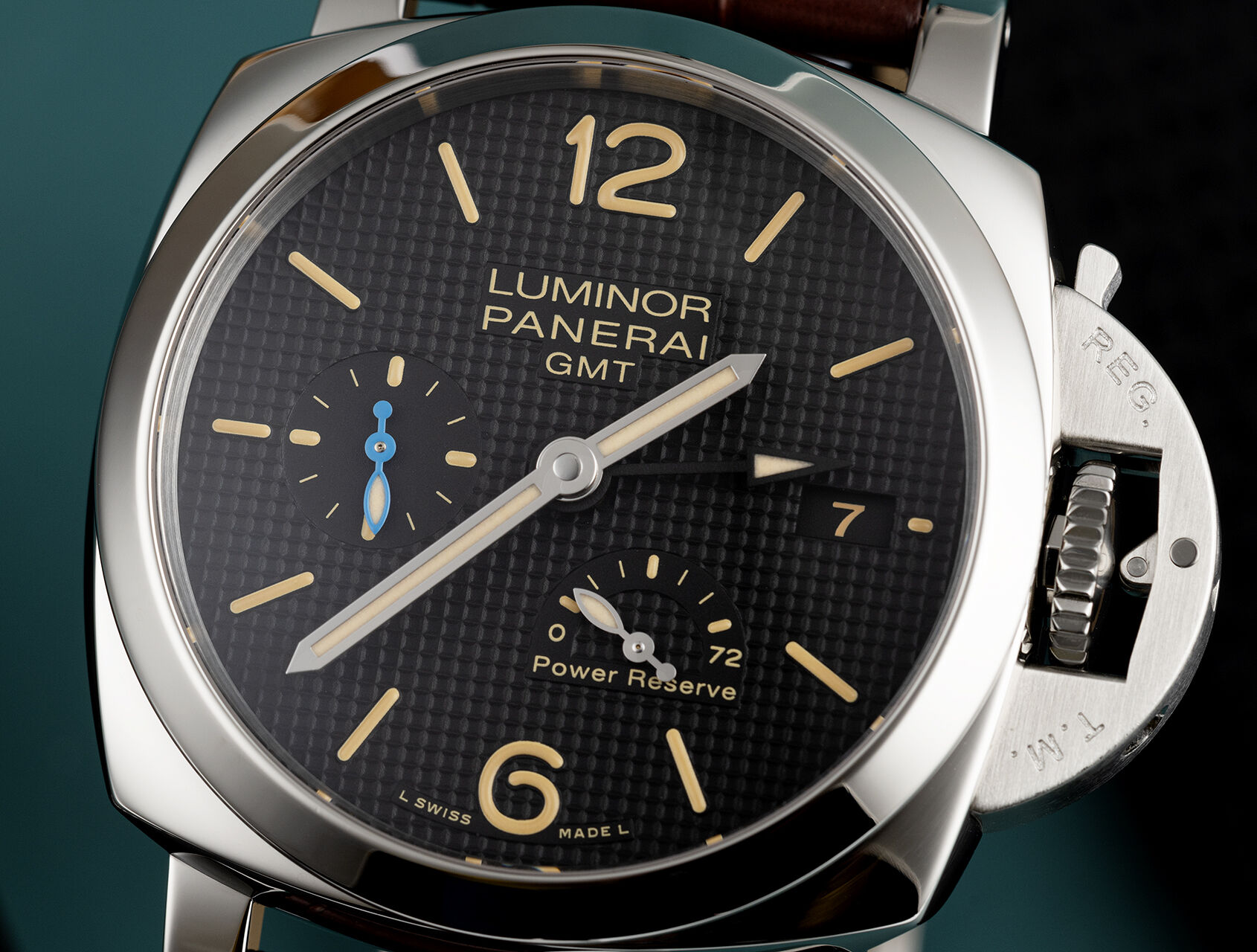 ref PAM01537 | PAM 01537 - Box & Certificate  | Panerai Luminor 1950 3-Day GMT