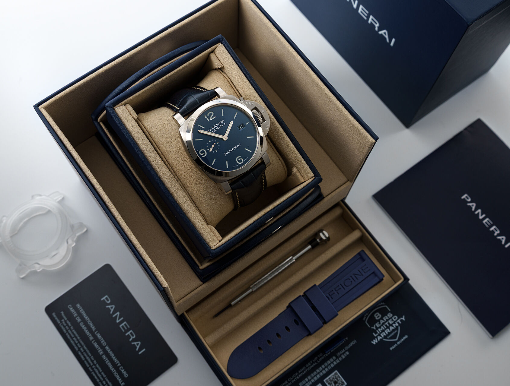 ref PAM03313 | PAM03313 - 8 Year Warranty | Panerai Luminor Marina