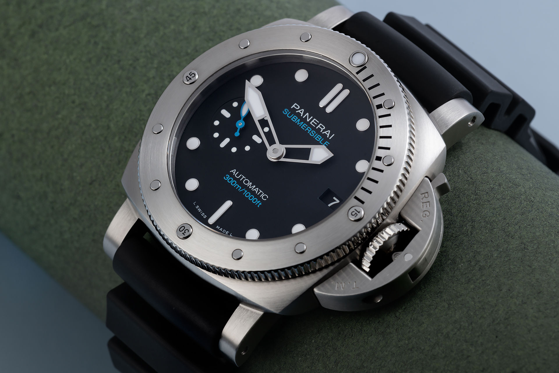 ref PAM00973 | New 42mm Model 'Warranty to 2027' | Panerai Luminor Submersible