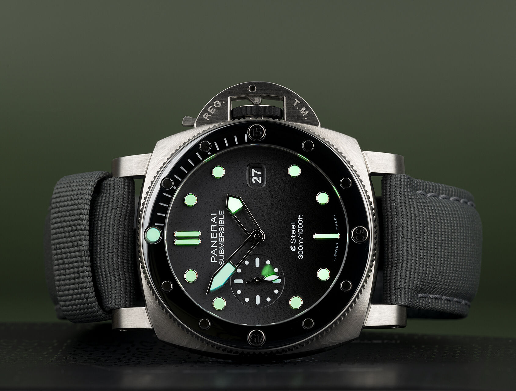 ref PAM01288 | PAM01288 - eSteel | Panerai Luminor Submersible