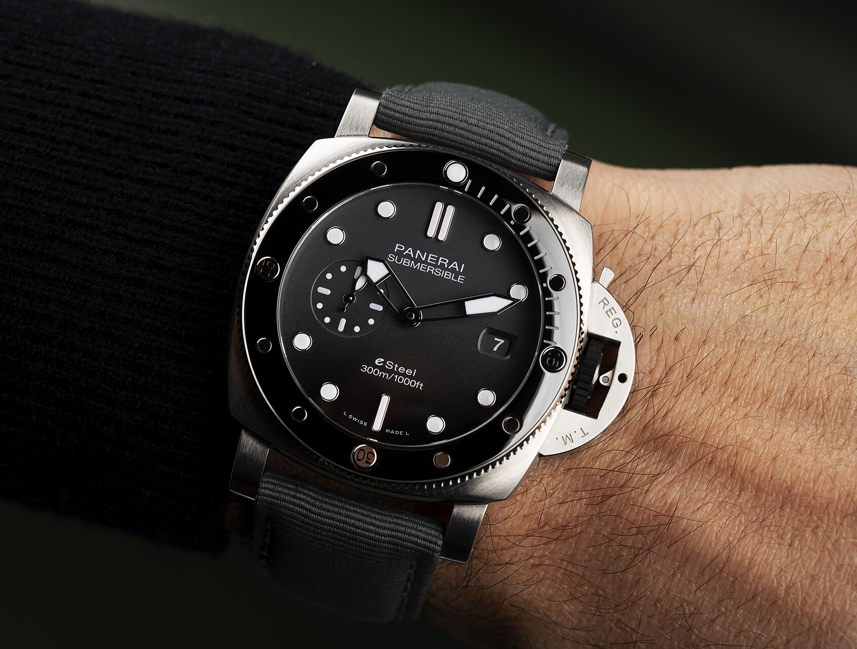 ref PAM01288 | PAM01288 - eSteel | Panerai Luminor Submersible