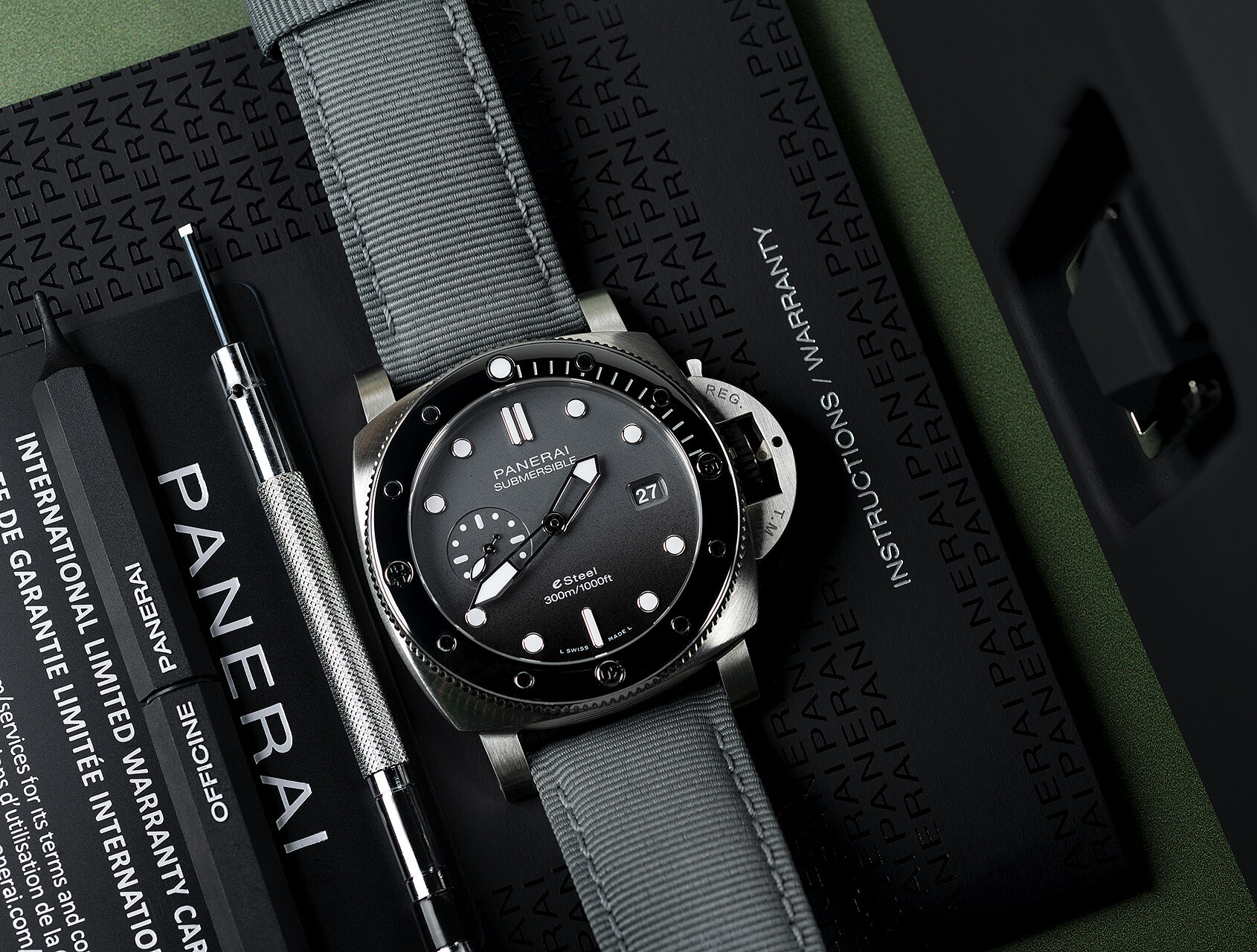 ref PAM01288 | PAM01288 - eSteel | Panerai Luminor Submersible