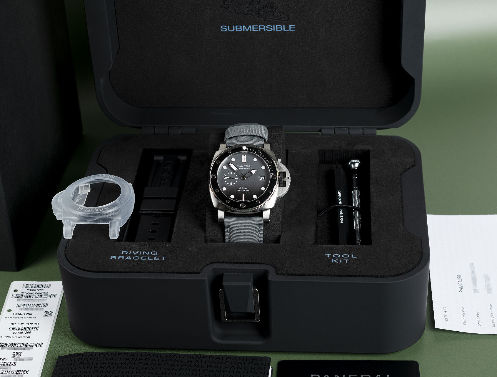 ref PAM01288 | PAM01288 - eSteel | Panerai Luminor Submersible