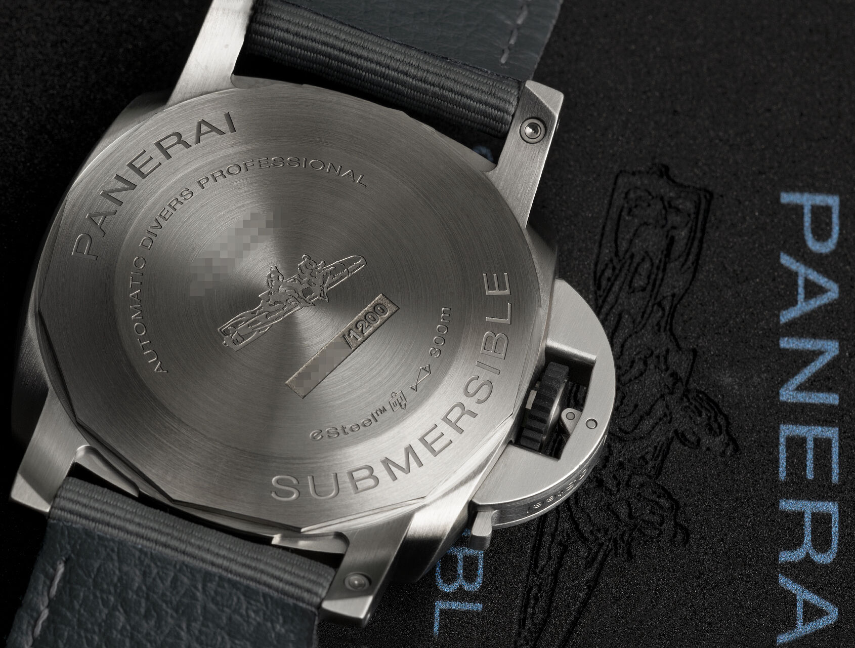 ref PAM01288 | PAM01288 - eSteel | Panerai Luminor Submersible