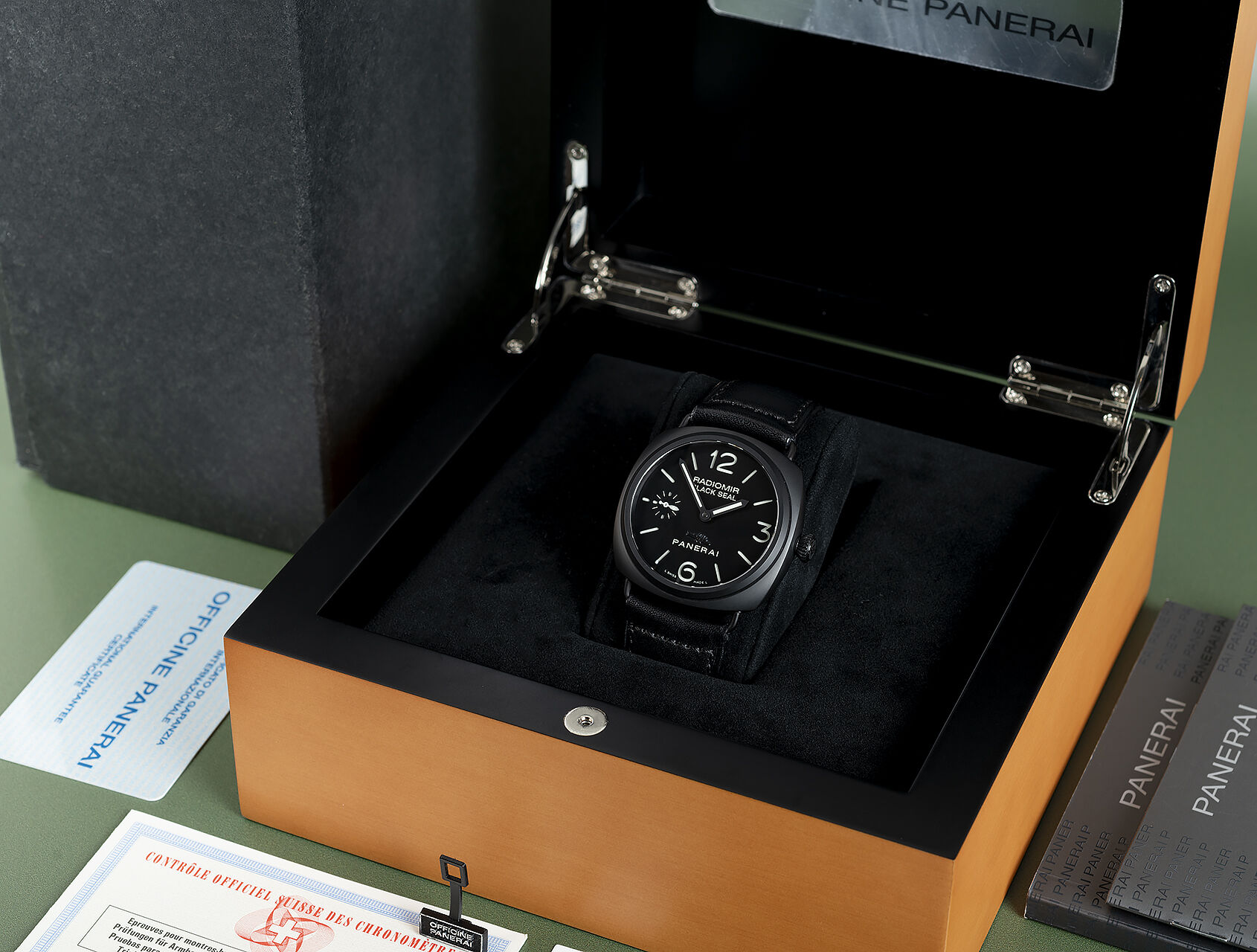 ref PAM00292 | PAM00292 - Torpedo Dial | Panerai Radiomir Black Seal