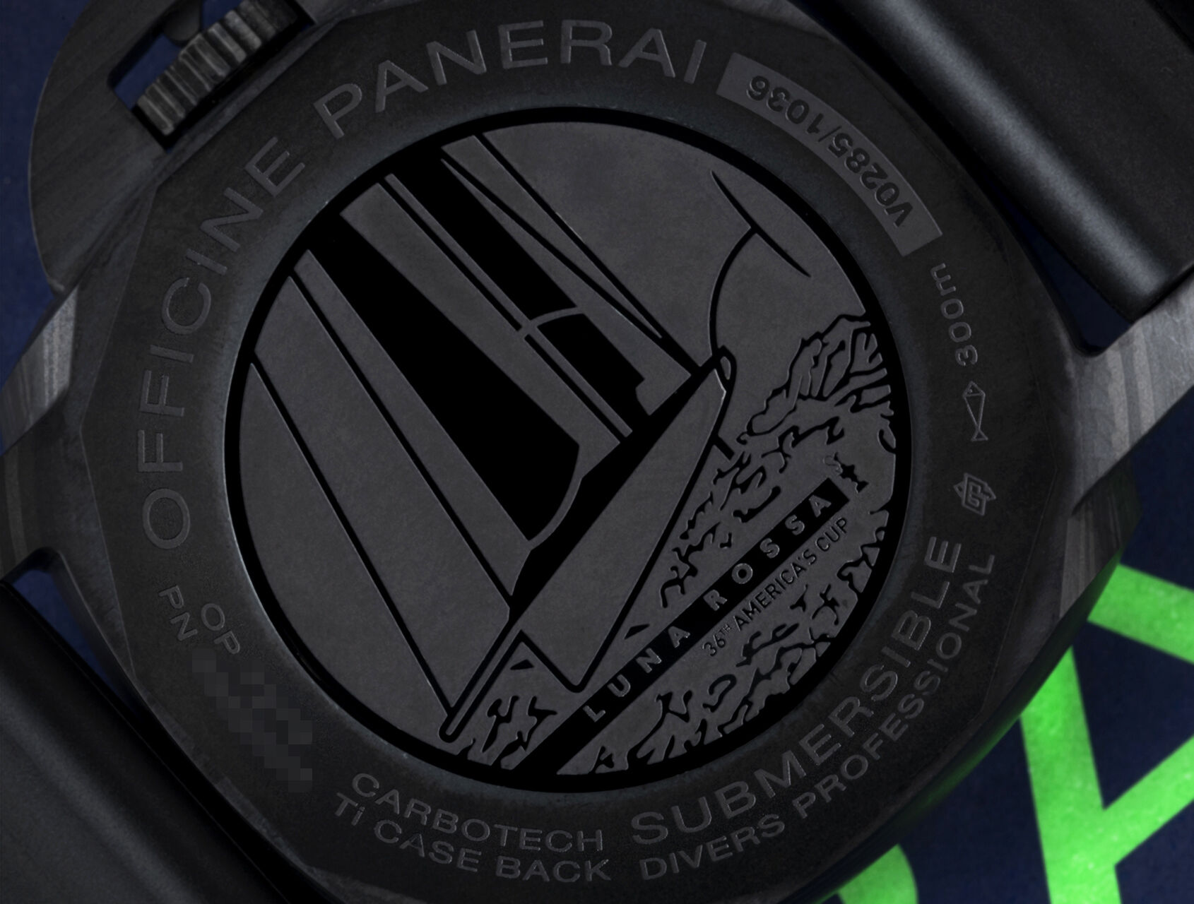 ref PAM 01039 | PAM 01039 - Carbotech | Panerai Submersible Luna Rossa