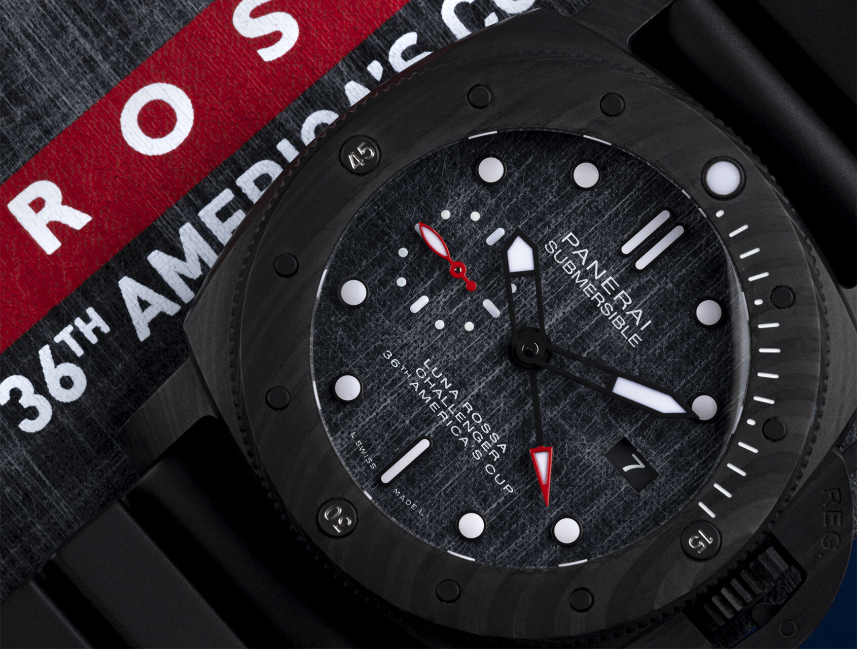 ref PAM 01039 | PAM 01039 - Carbotech | Panerai Submersible Luna Rossa