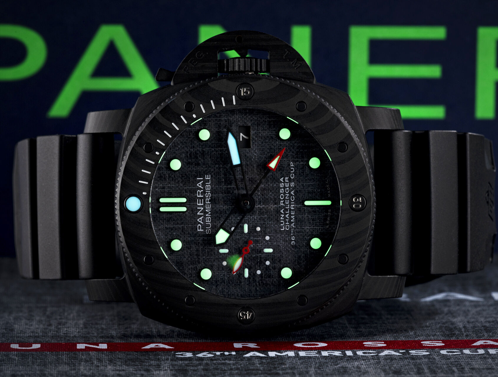 ref PAM 01039 | PAM 01039 - Carbotech | Panerai Submersible Luna Rossa