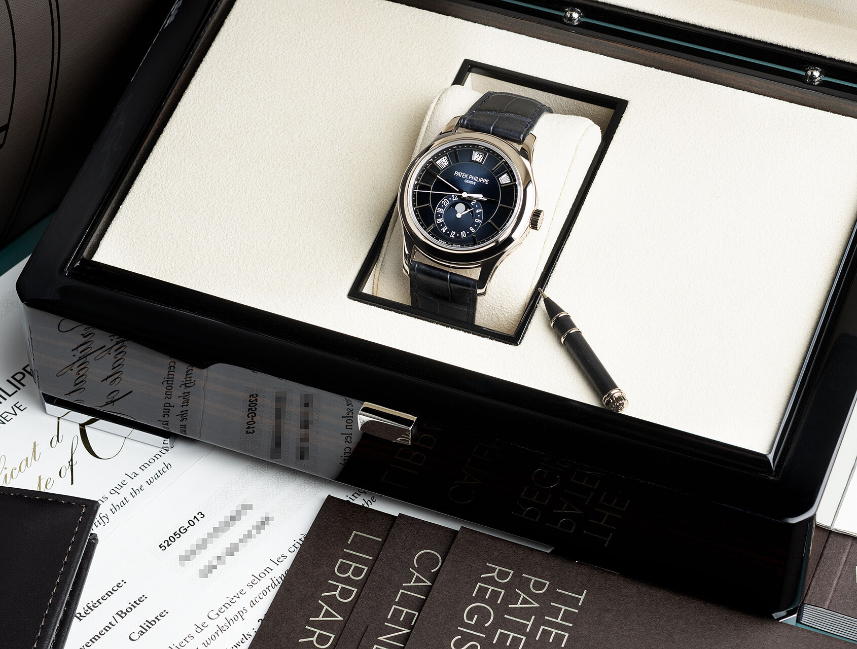 ref 5205G-013 | 5205G-013 - Box & Certificate | Patek Philippe Annual Calendar