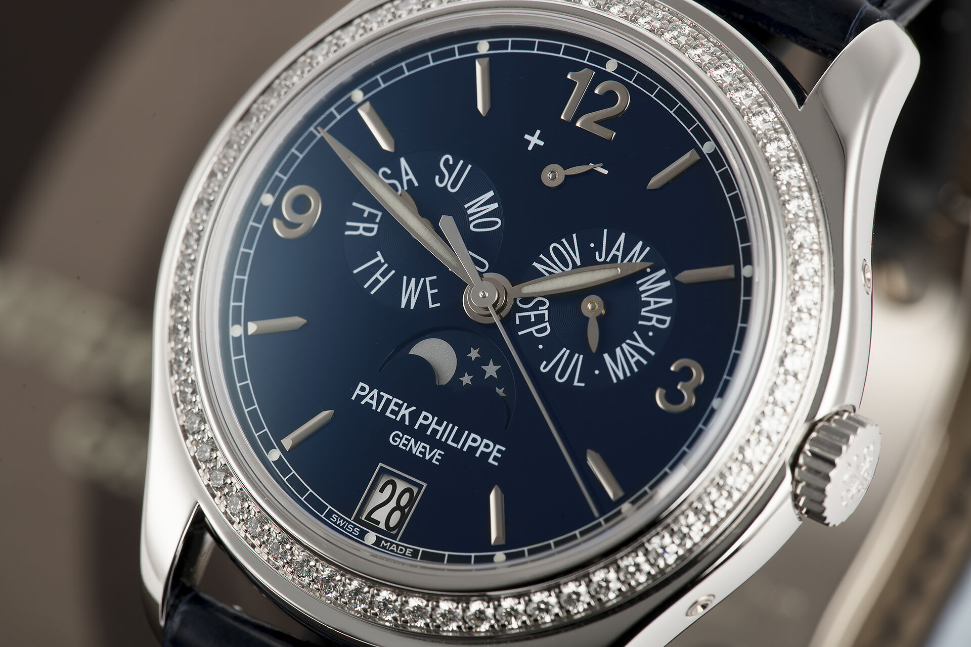 ref 5147G-001 | 'Brand New' Diamond Bezel | Patek Philippe Annual Calendar