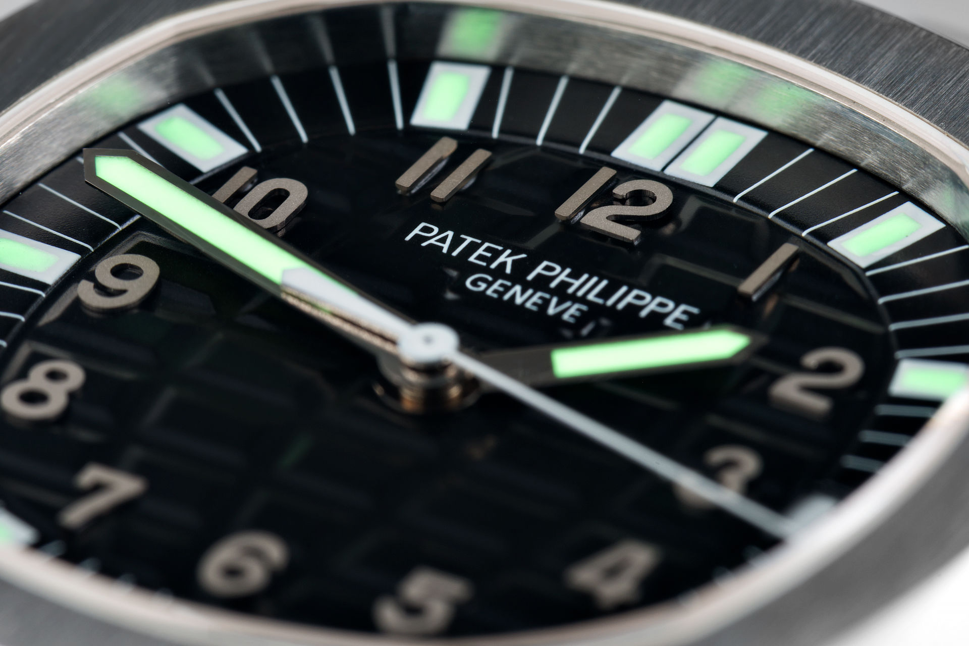 ref 5065A-001 | 37mm Box and Papers | Patek Philippe Aquanaut