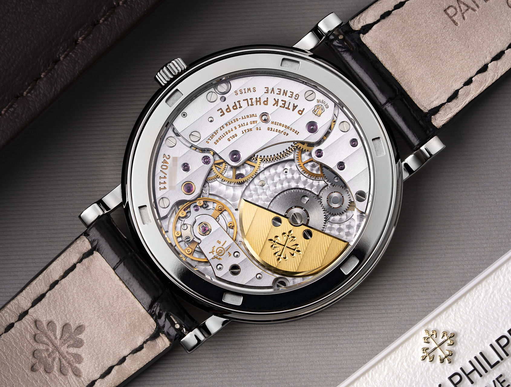 ref 5120G-001 | 5120G - White Gold | Patek Philippe Calatrava 