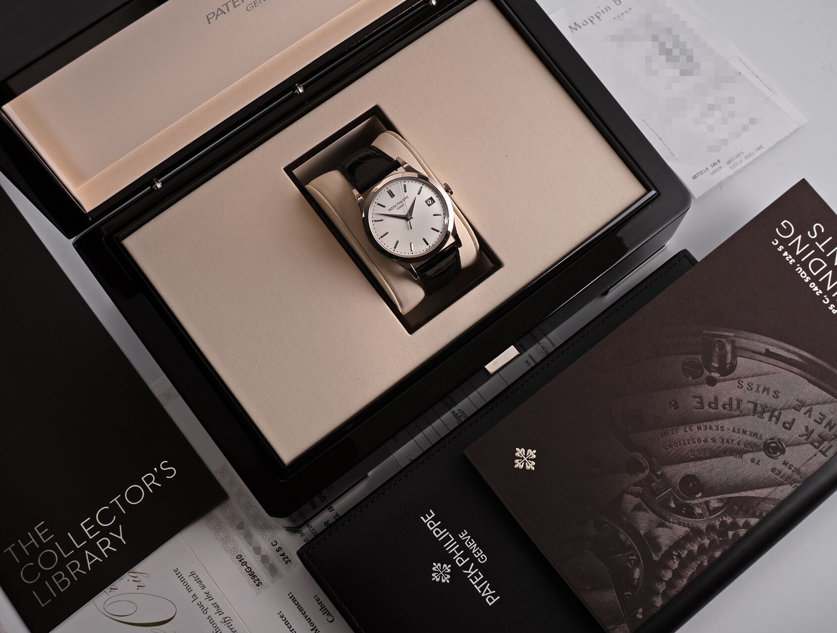 ref 5296G-010 | 5296G-010 - White Gold | Patek Philippe Calatrava 