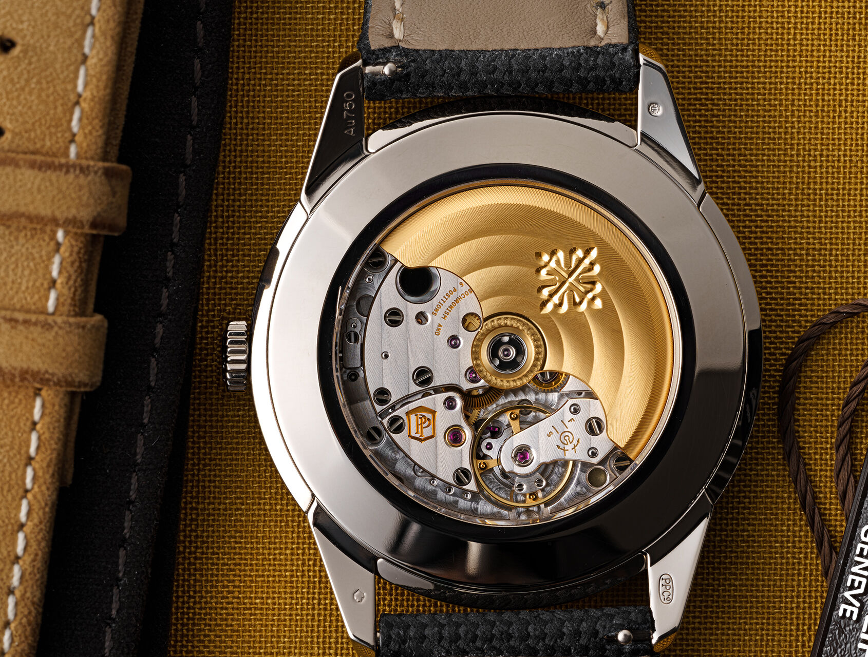 ref 5226G-001 | Calatrava | Patek Philippe Calatrava 
