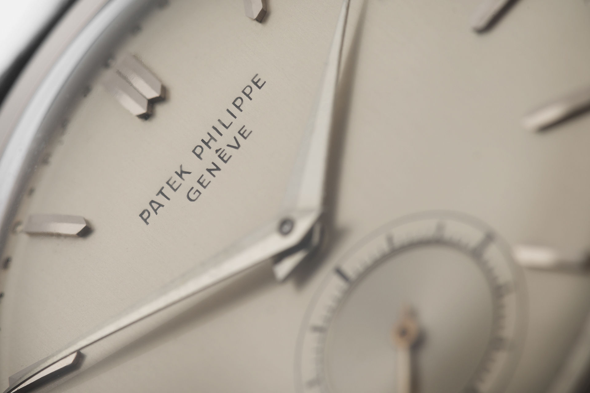 ref 570 | Rare White Gold, Small Seconds | Patek Philippe Calatrava 