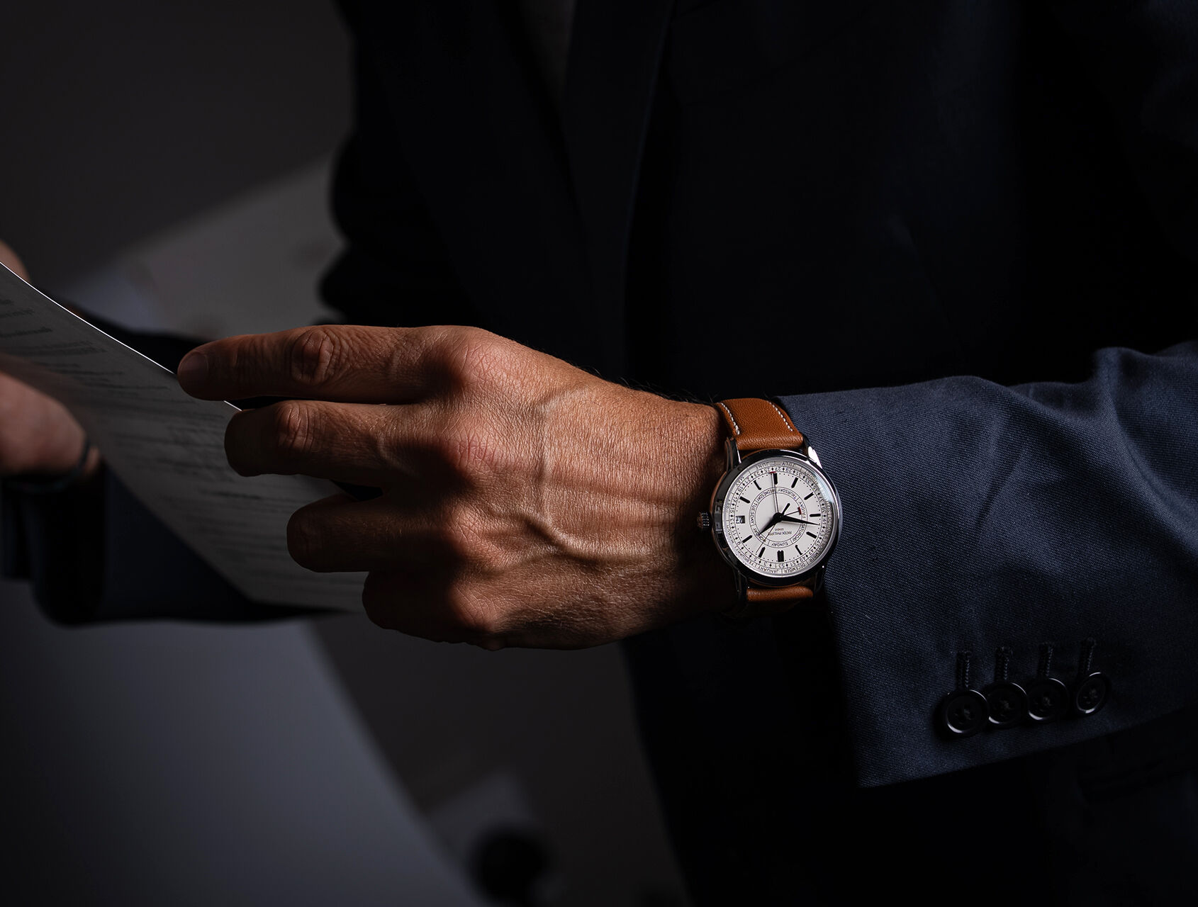 ref 5212A-001 | 5212A - Box & Certificate | Patek Philippe Calatrava Weekly Calendar