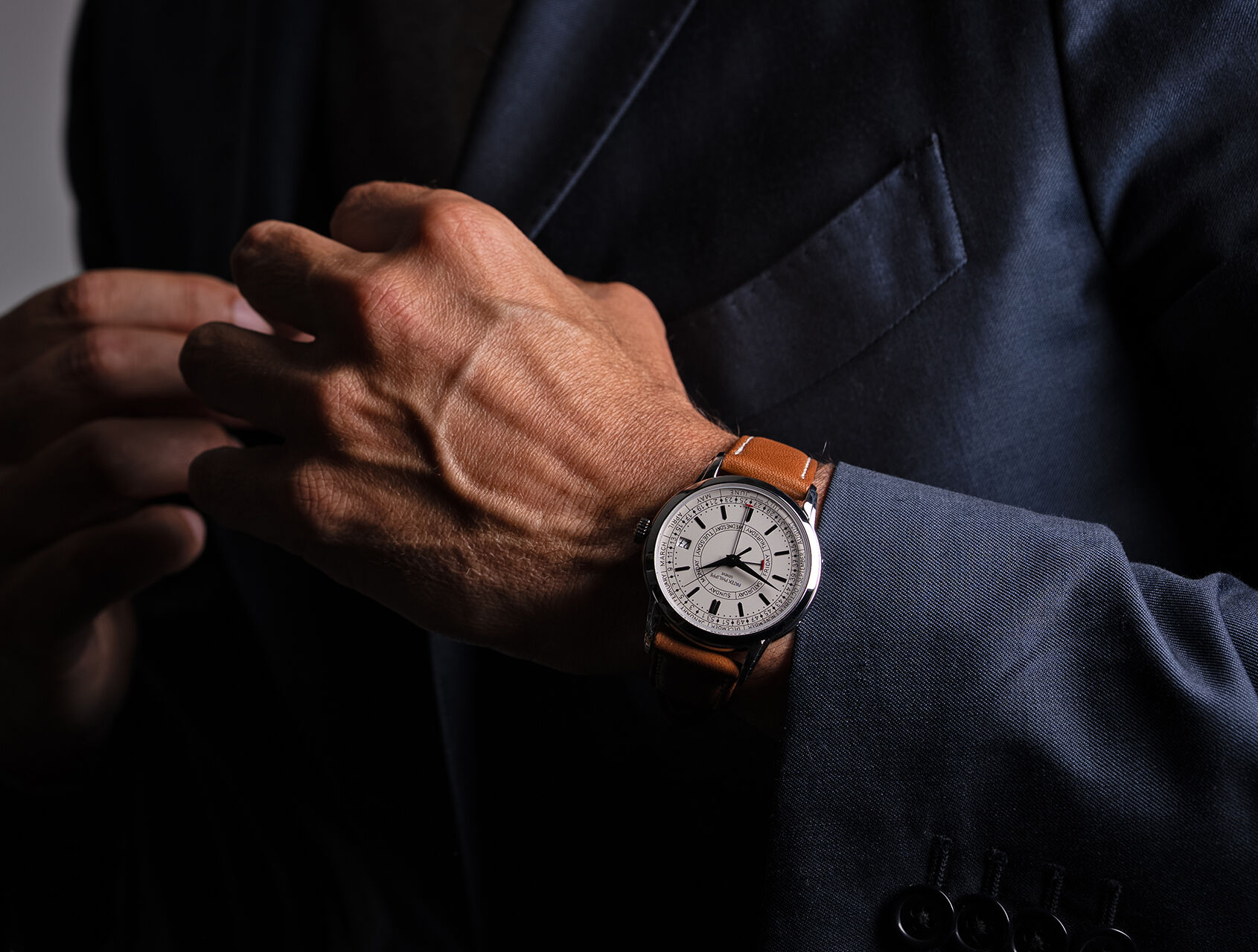 ref 5212A-001 | 5212A - Box & Certificate | Patek Philippe Calatrava Weekly Calendar