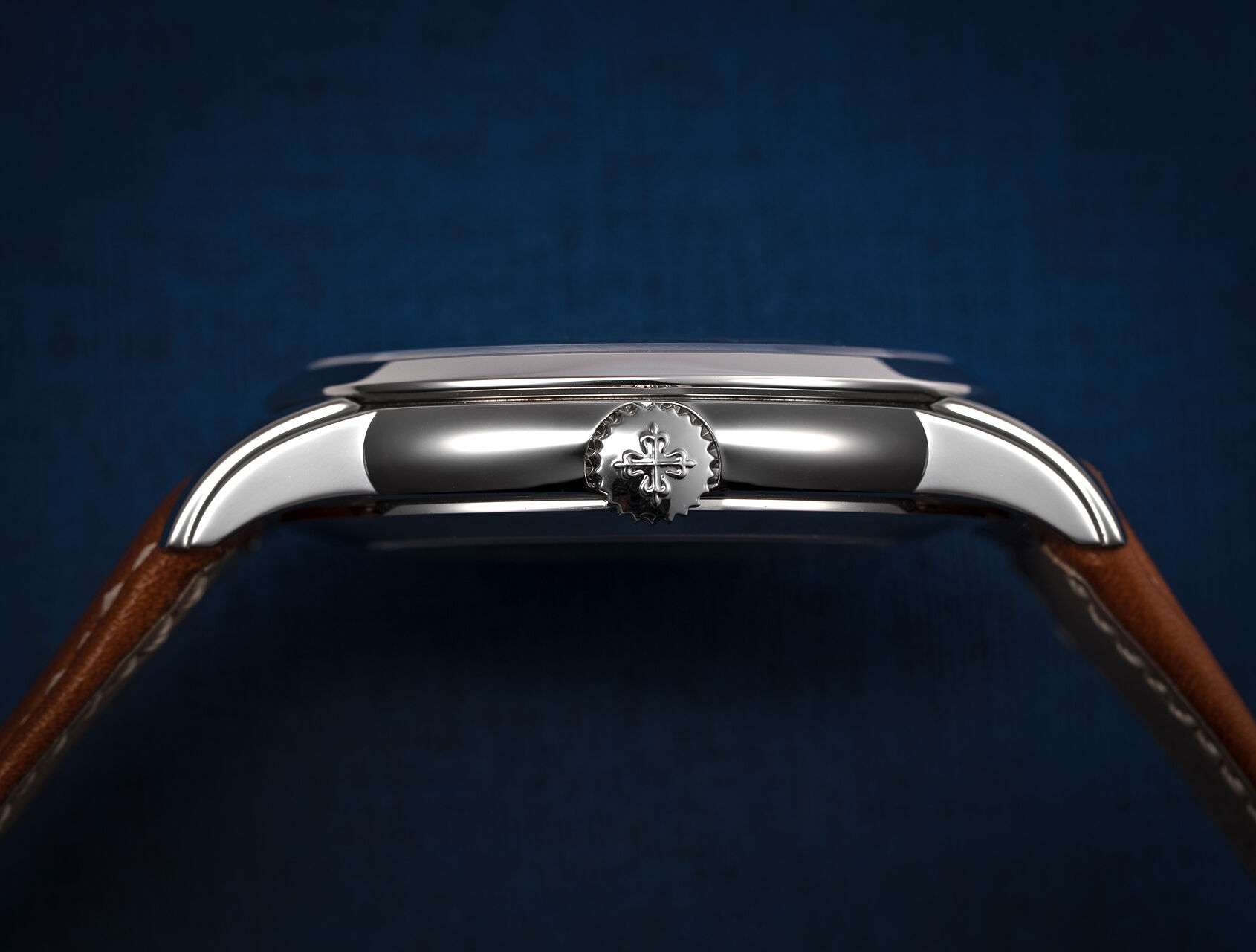 ref 5212A-001 | 5212A - Box & Certificate | Patek Philippe Calatrava Weekly Calendar