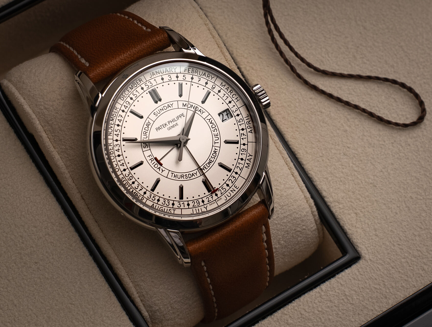 ref 5212A-001 | 5212A - Box & Certificate | Patek Philippe Calatrava Weekly Calendar