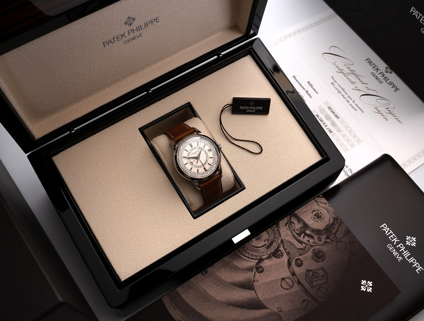 ref 5212A-001 | 5212A - Box & Certificate | Patek Philippe Calatrava Weekly Calendar